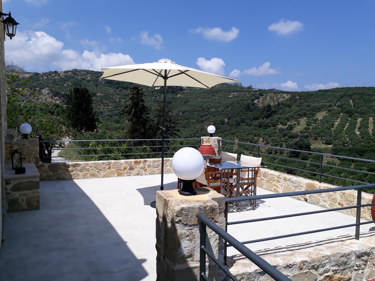 Traditional House Koukounara Kır Evi *